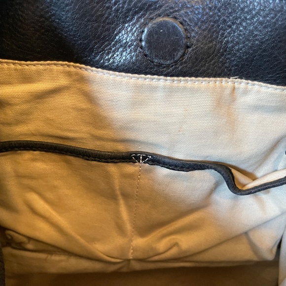 Tory Burch Authentic Duffle Black Pebbled LambLeather Bag Shoulder or Crossbody. - Picture 7 of 12